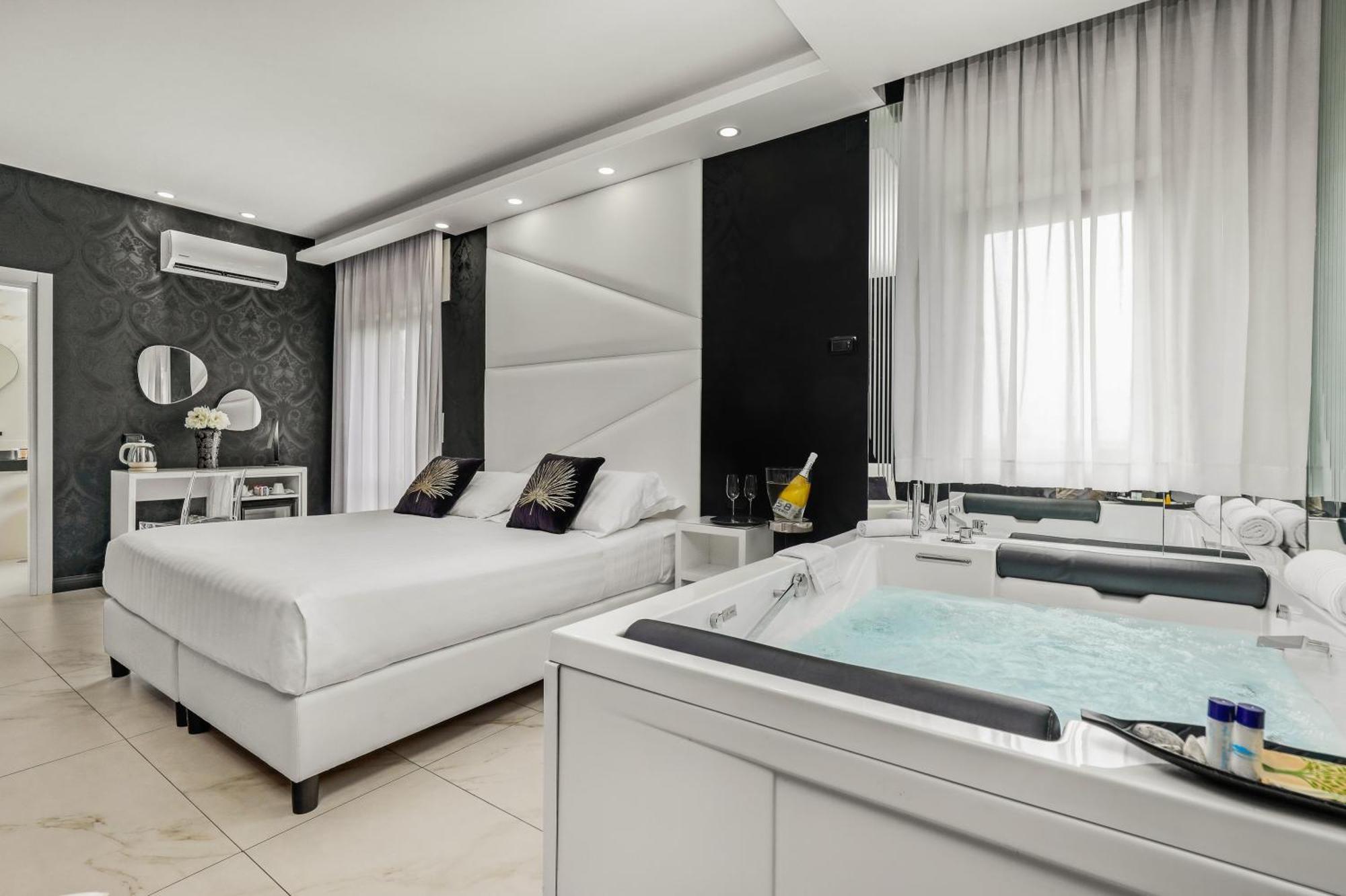 Reggia Suite Spa Hotel Caserta Eksteriør billede